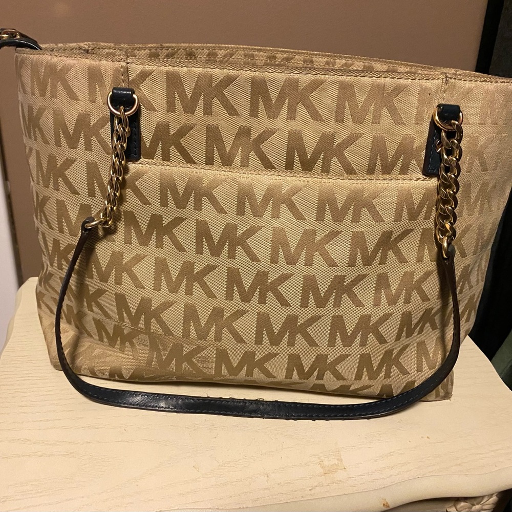 Michael Kors Jet Set Chain & Leather handles purse.. - Picture 2 of 9